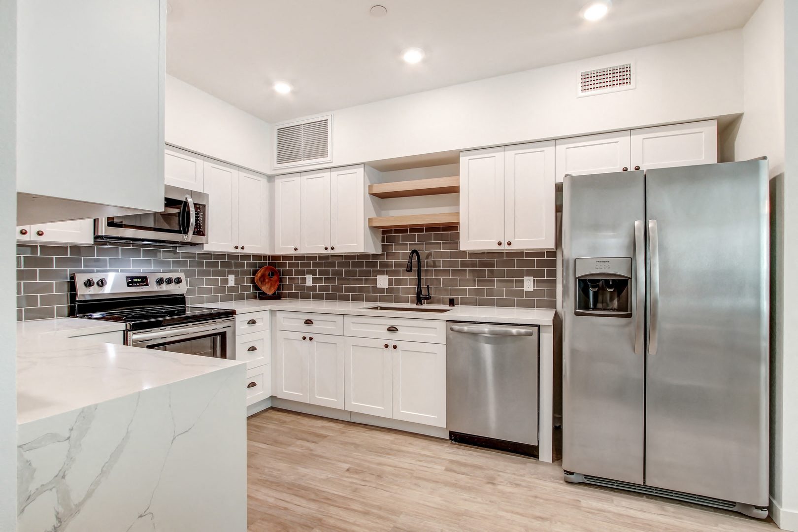 http://cdn.rentcafe.com/dmslivecafe/2/40772/Fully-equipped kitchen with side by side refrigerator.jpg